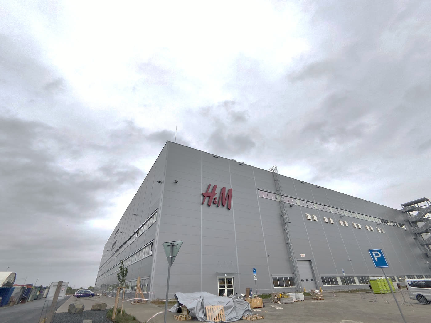 H&M Ridge Cheb Lojistik Tesisi