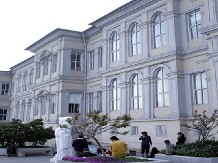 Mimar Sinan Üniversitesi Mimarlık Fakültesi Binası